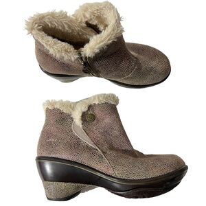 JBU Mesa  Mesa Blush Iridescent Shimmer Pebble Tone Print Fur Lined Bootie